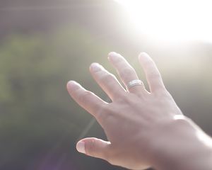 Preview wallpaper hand, sun, sunlight, fingers