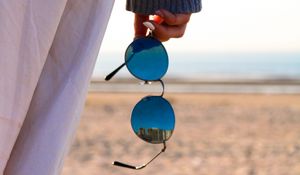 Preview wallpaper hand, sunglasses, style, beach, sand, summer