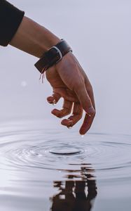 Preview wallpaper hand, water, drops, fingers, bracelet, waves