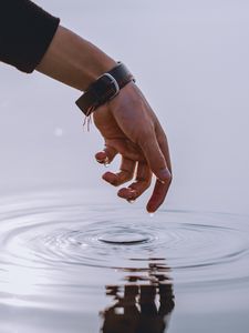 Preview wallpaper hand, water, drops, fingers, bracelet, waves