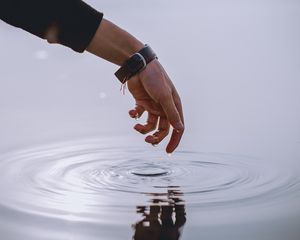 Preview wallpaper hand, water, drops, fingers, bracelet, waves