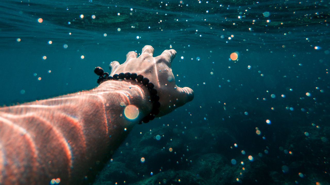 Wallpaper hand, water, swimming, underwater