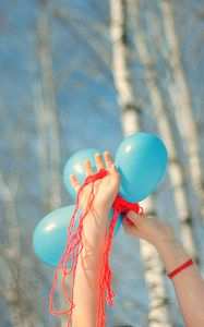 Preview wallpaper hands, balloons, trees