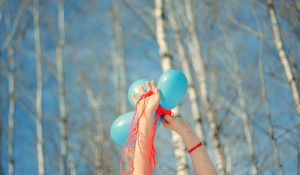 Preview wallpaper hands, balloons, trees