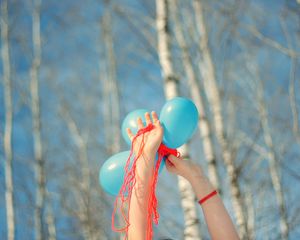 Preview wallpaper hands, balloons, trees