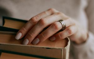 Preview wallpaper hands, books, fingers