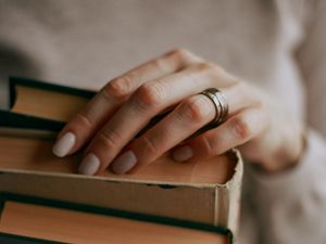 Preview wallpaper hands, books, fingers