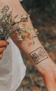 Preview wallpaper hands, bouquet, flowers, tattoo