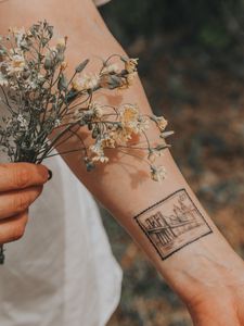 Preview wallpaper hands, bouquet, flowers, tattoo