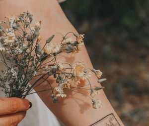 Preview wallpaper hands, bouquet, flowers, tattoo