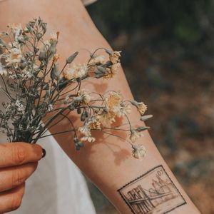 Preview wallpaper hands, bouquet, flowers, tattoo