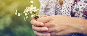 Preview wallpaper hands, bouquet, flowers, girl