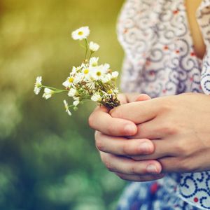 Preview wallpaper hands, bouquet, flowers, girl