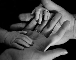 Preview wallpaper hands, child, family, bw