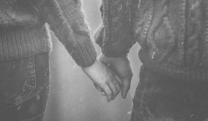 Preview wallpaper hands, couple, bw, sweater, tenderness