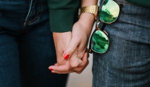 Preview wallpaper hands, couple, touch, glasses, tenderness