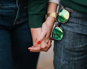 Preview wallpaper hands, couple, touch, glasses, tenderness