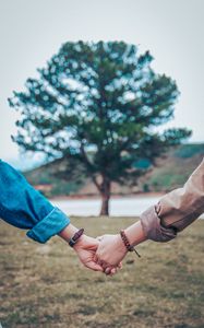 Preview wallpaper hands, couple, tree, tenderness, blur