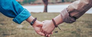 Preview wallpaper hands, couple, tree, tenderness, blur