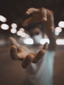 Preview wallpaper hands, fingers, blur, glare, illusion