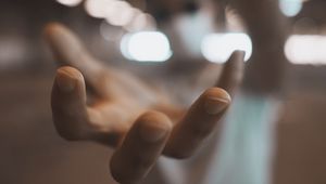 Preview wallpaper hands, fingers, blur, glare, illusion
