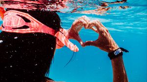Preview wallpaper hands, heart, love, water, under water