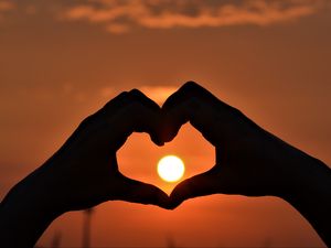 Preview wallpaper hands, heart, sun, sunset, love