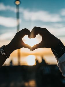 Preview wallpaper hands, heart, sunset, glare