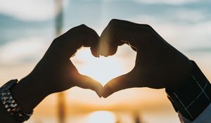 Preview wallpaper hands, heart, sunset, glare