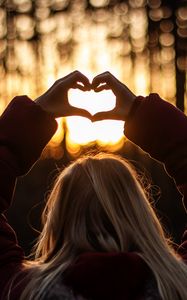 Preview wallpaper hands, heart, sunset, love, sunlight