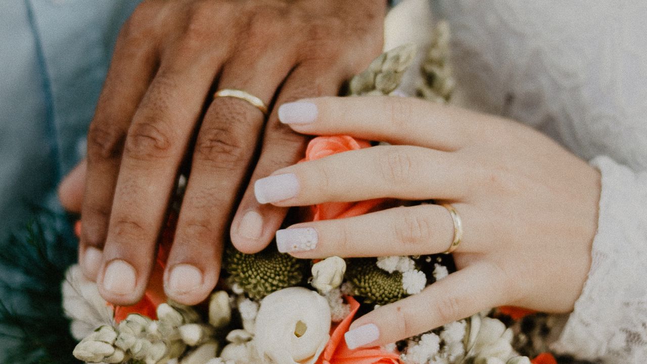 Wallpaper hands, rings, couple, love, bouquet, wedding