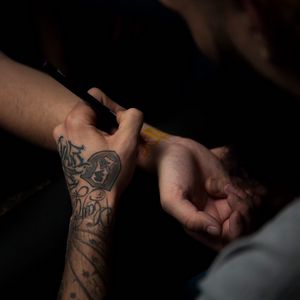 Preview wallpaper hands, tattoo, tattoo artist, process, drawing, tattooer, tattooist