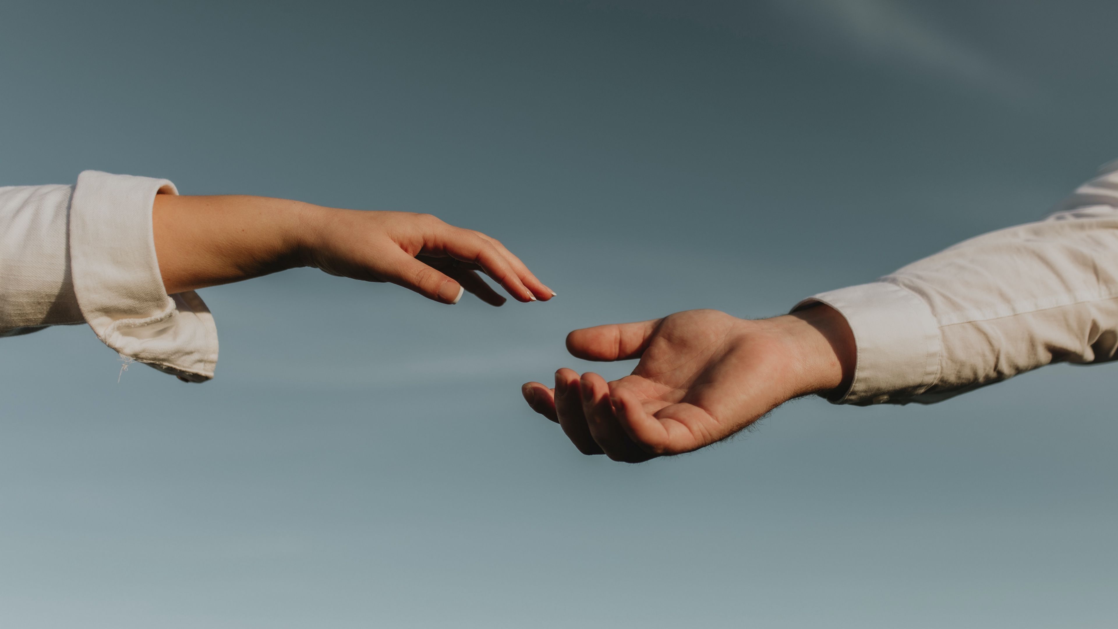 Download wallpaper 3840x2160 hands, touch, couple 4k uhd 16:9 hd background