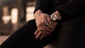 Preview wallpaper hands, watches, decoration