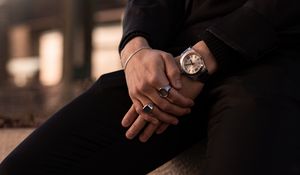 Preview wallpaper hands, watches, decoration