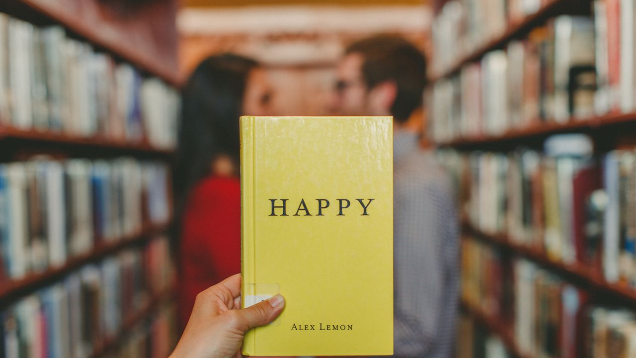 Wallpaper happiness, book, couple, love, blur