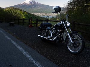 Preview wallpaper harley davidson, motorcycle, bike, asphalt, view