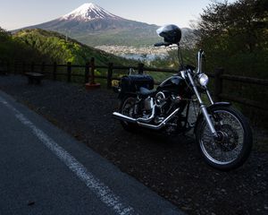 Preview wallpaper harley davidson, motorcycle, bike, asphalt, view