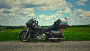 Preview wallpaper harley-davidson, bike, motorcycle, travel, road, clouds