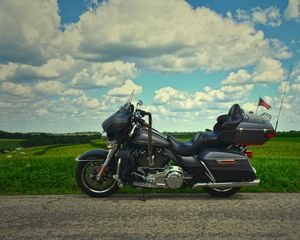 Preview wallpaper harley-davidson, bike, motorcycle, travel, road, clouds