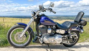 Preview wallpaper harley-davidson, motorcycle, bike, blue, field, sky