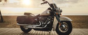 Preview wallpaper harley-davidson, motorcycle, bike, side view, shore, horizon