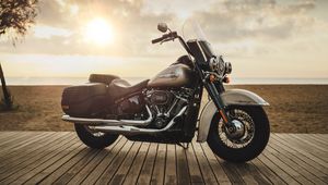 Preview wallpaper harley-davidson, motorcycle, bike, side view, shore, horizon