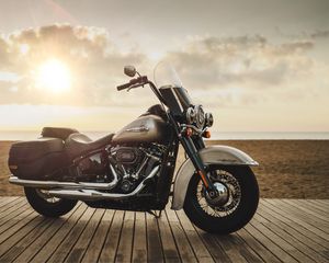 Preview wallpaper harley-davidson, motorcycle, bike, side view, shore, horizon