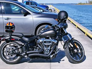 Preview wallpaper harley-davidson, motorcycle, bike, helmet, gray