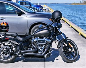 Preview wallpaper harley-davidson, motorcycle, bike, helmet, gray