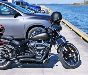 Preview wallpaper harley-davidson, motorcycle, bike, helmet, gray