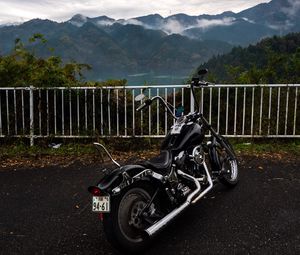 Preview wallpaper harley-davidson, motorcycle, bike, black, parking, mountains