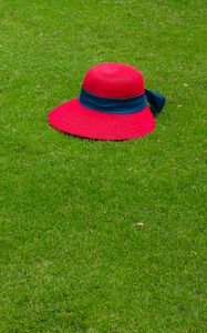 Preview wallpaper hat, grass, lawn, green, red