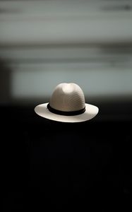 Preview wallpaper hat, minimalism, levitation